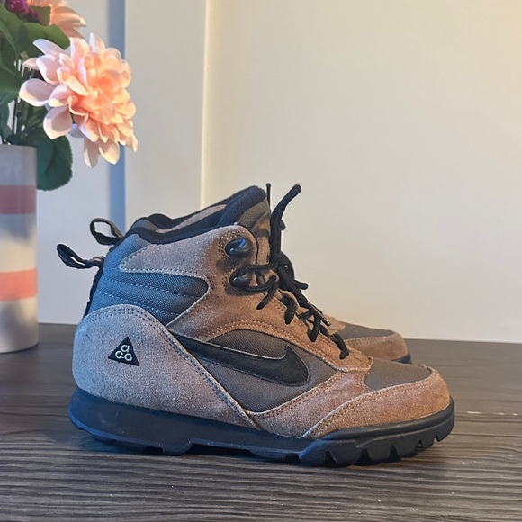 Nike Shoes - Vintage Nike ACG Caldera Hiking Boots Brown  Suede Women’s 7 90’s 940810-1A